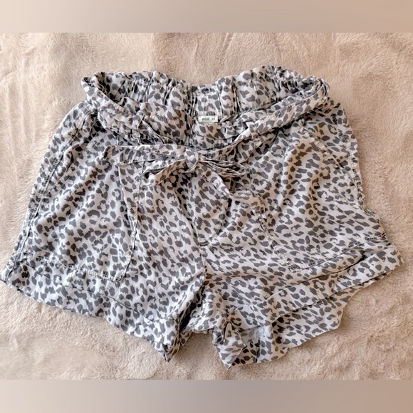2/$20 ✨Aerie Glacier Gray Paperbag Tie Short Leopard Print Size M - Picture 3 of 7